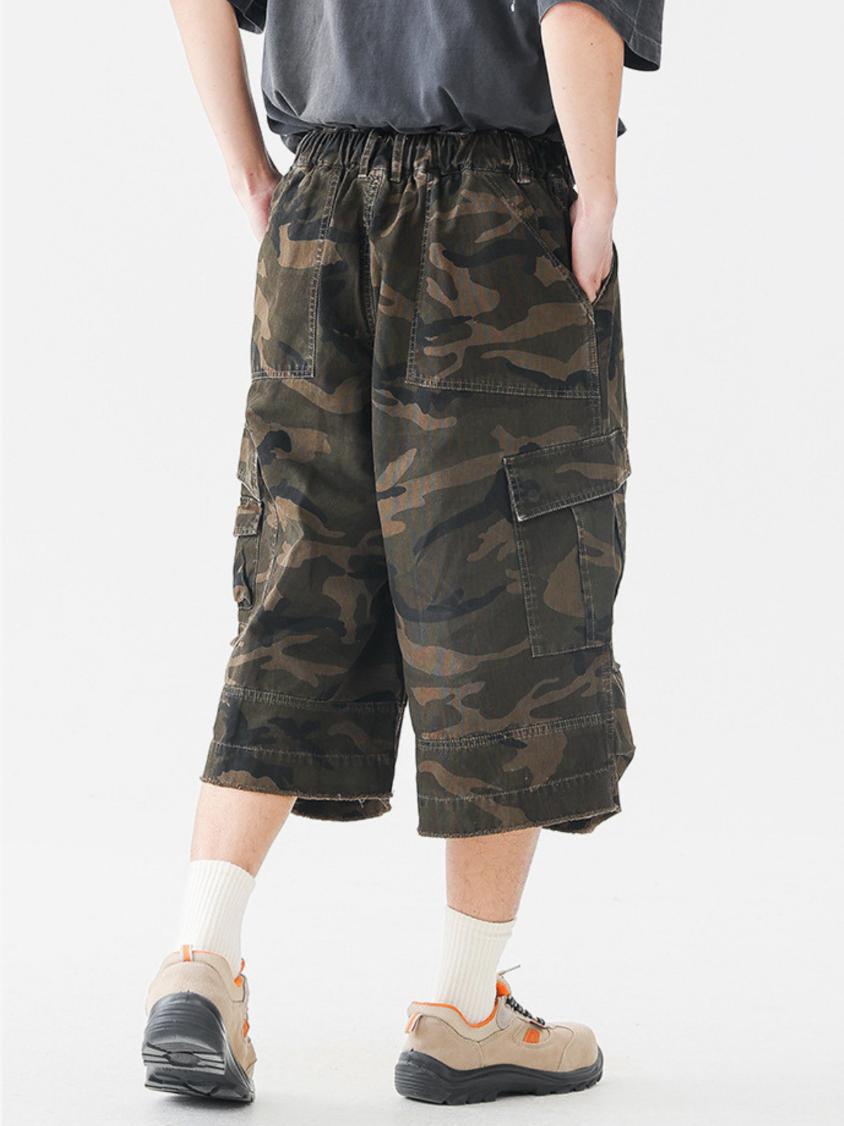 CampShell - Unisex Multi-Pocket Camouflage Relaxed Shorts